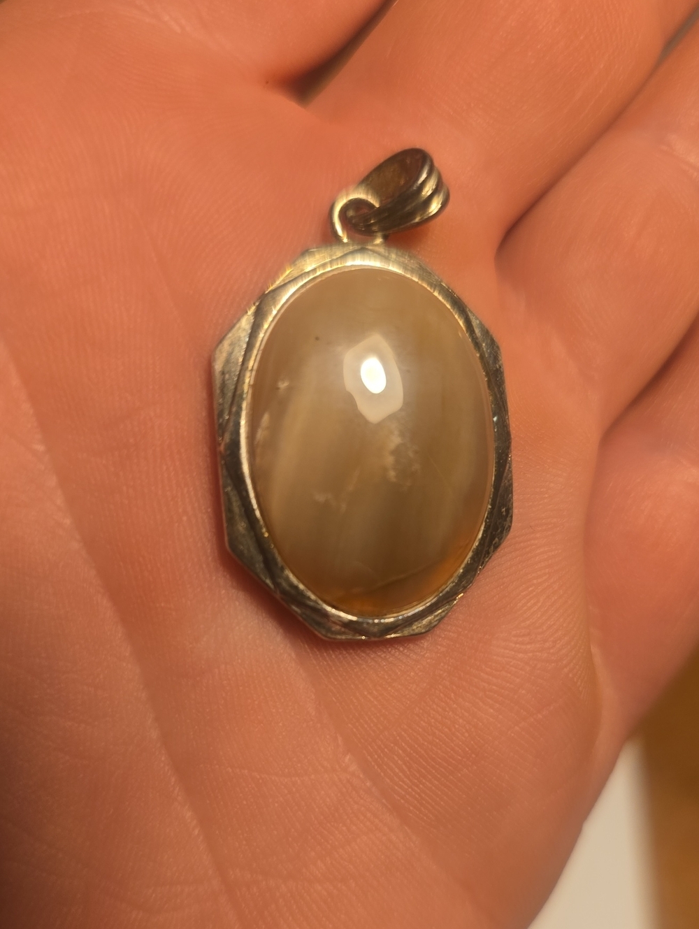 Yellow-Brown Agate Oval Pendant Necklace - Women's Jewelry